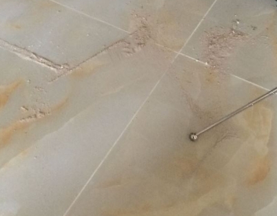 钟楼瓷砖空鼓维修公司分享粘合剂选择不当在瓷砖铺贴过程中可能导致以下问题
