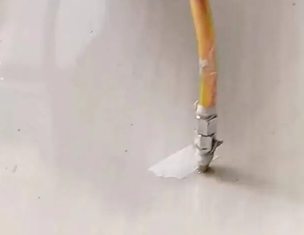 钟楼瓷砖空鼓维修公司专业解答在瓷砖铺贴过程中，如果使用的砂料过粗（如全部使用了粗砂），可能会导致以下问题